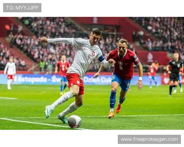 莱万多夫斯基保持状态回暖，国家队新纪录助力波兰足球发展