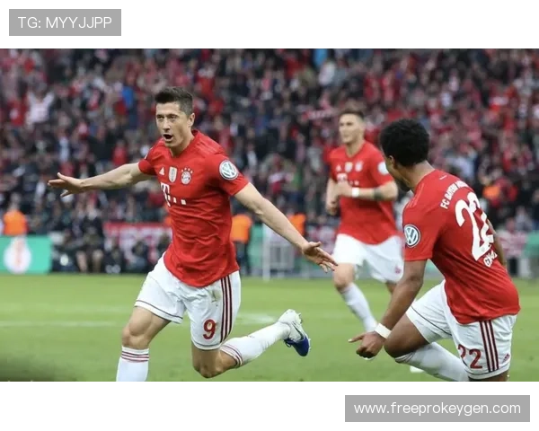 莱万多夫斯基头球与脚下技术解析:得分手段是否全面 莱万多夫斯基头球与脚下技术解析:得分手段是否全面